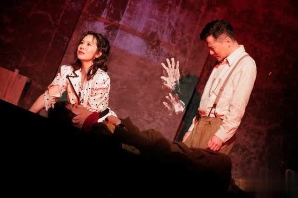 壹资网 48岁海清状态曝光：发际线上移发量稀疏，脸蛋年轻却不自然